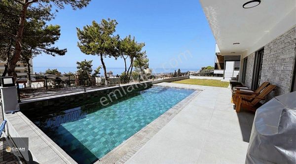 Kuşadası Kadınlar Denizinde Özel Havuzlu Yazlık.