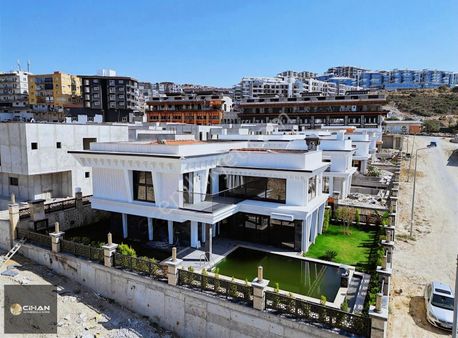 Kuşadasın Kadınlar Denizin'de Satılık Lüx Villa