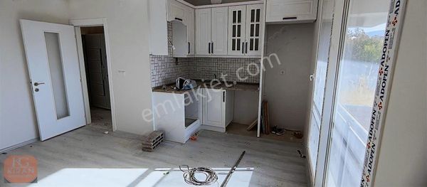 Muradiye Mah De Satılık 2+1 Açık Mutfak Yüksek Giriş Köşe Daire