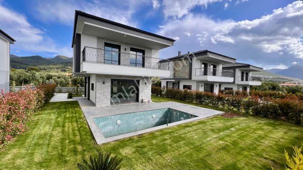 Kuşadası Davutlar'da Müstakil Villa