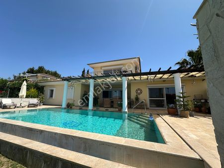 Kuşadası Yaylaköy'de Full Deniz Ve Doğa Manzaralı Villa
