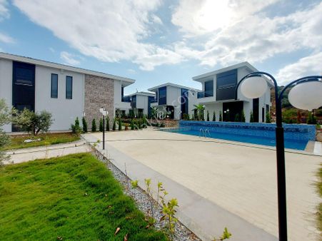 Didimde Havuzlu Site İçerisinde 3+1 Ayrı Mutfaklı Lüx Villalar