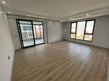 Şahintepesi'nden Çamlıca'da Site İçinde Lüks 3+1satılık Daireler