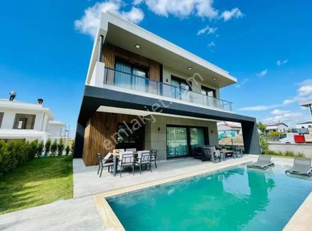Kuşadası'nda Muhteşem Ultralux Tekmüstakilözel Havuzlu Villalar