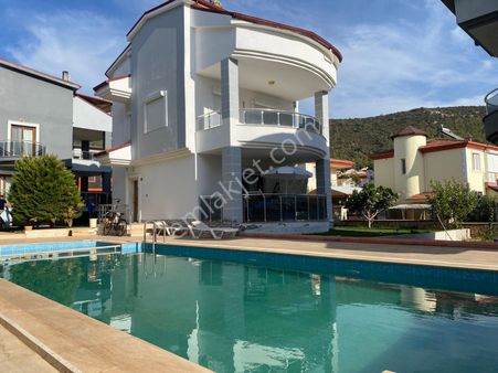 Didim Akbükte Satılık 3+1 Ayrı Mutfaklı Müstakil Tripleks Villa