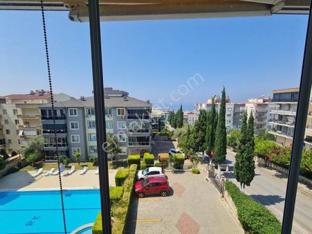 Kuşadası Ege Mahallesi Elit Havuzlu Otoparklı Güvenlikli Sitede 3+1 125m2 Deniz Manzara Doğalgazlı