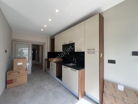 Göksu Çevre Yolu Yakını Ebv. Banyolu Geniş 3+1 Daire