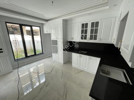 Ugem Gayrimenkul'den Acil Satılık Tripleks Villa