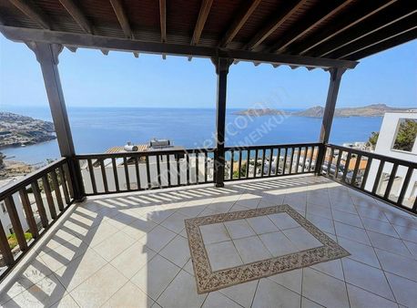 Bodrum Yalıkavak Yamaç Evler'de Deniz Manzaralı Satılık Villa