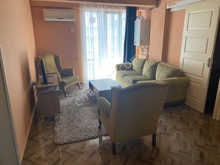 Lise Caddesinde Arakat 1+1 Klimalı