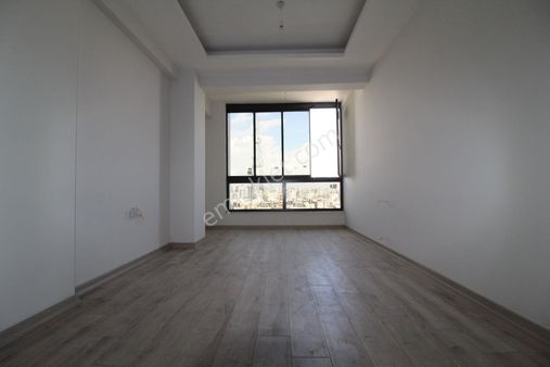 Aslan'dan Üniversiteye Yürüme Mesafesinde Cadde Üzeri Sıfır 2+1