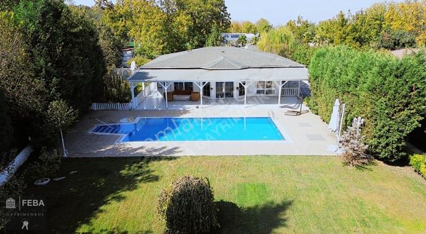 Sapanca Yanık Özel Havuzlu Ve Bahçeli Satılık Villa