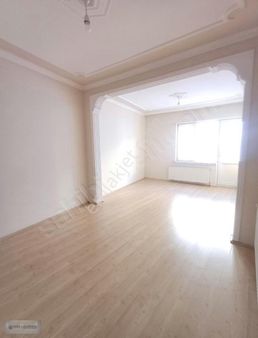 Çarşı Merkezde Satılık 2+1 Bakımlı Daire Karanlık Oda Yoktur.