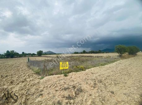 Burdur Bucak Susuz'da Etrafı Telle Çevrili 680m2 Tek Tapu