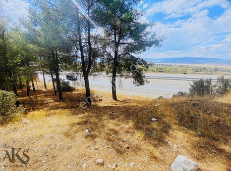 Gökçebağ'da Burdur Merkeze Çok Yakın 2.241m2 Anayola Sıfır Tarla