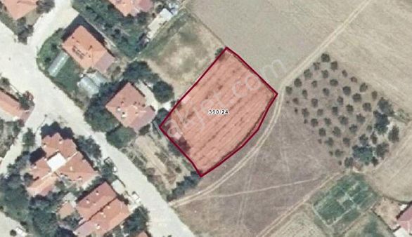 Ula Alparslan Mahallesinde Bir Arsa, Bir Tarla Bitişik