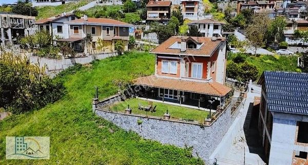 Şile Gül Emlak'tan Merkezde Manzaralı 350m² 6+2 Fourlex Villa