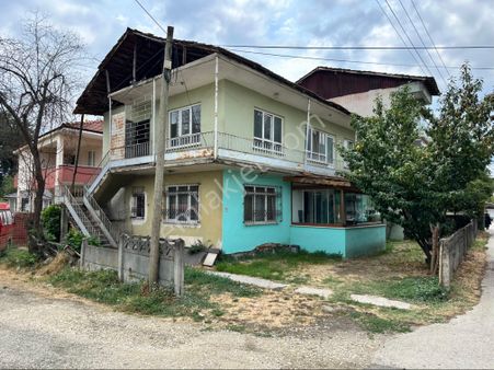 Düzce Merkezde Satılık 2 Katlı Müstakil Ev Ve Arsası