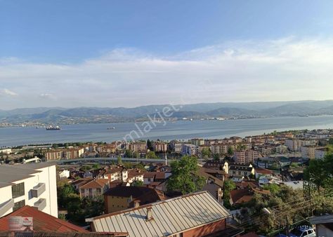Kocaeli İzmit'te Satılık Deniz Manzaralı 4 Katlı Bina