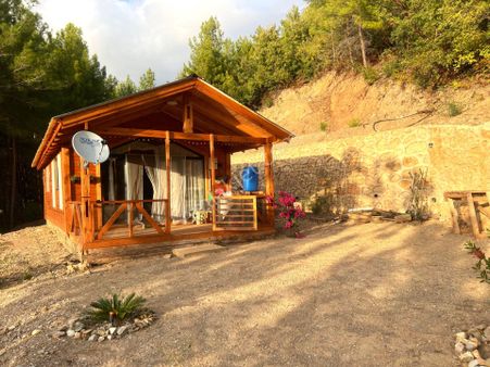 Alanya Üzümlü Mahallesi'nde Satılık Ahşap Müstakil Ev