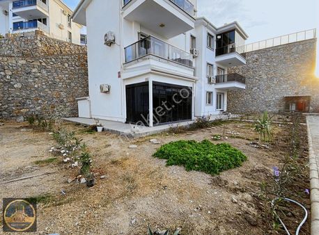 Akbük'te Bahçe Katı Havuzlu Site İçersinde Deniz Manzaralı 2+1