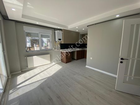 Büyükşehir Belediye Yakını Doğalgazlı Kombili 5+1 Daire