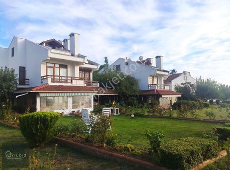 *yıldız* Denize Sıfır Villa Geniş Bahçeli Lüx Site İçinde