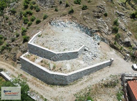 Dikili Çağlan'da Kartal Yuvası Misali Satılık 611m2 Villa Arsası