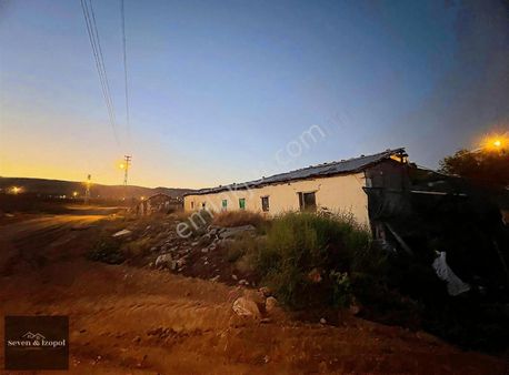 İzopol'den Hacılarda Satılık Mandıra