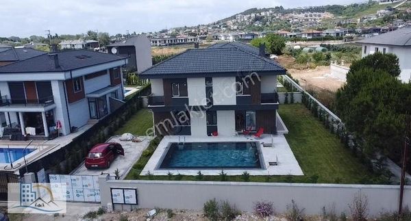 Şile Çavuş Mah.190m² 4+2 Havuzlu Müstakil Villa