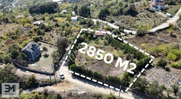 Geyve Bağlarbaşı 2850 M2 ,su Aboneliği,beton Direk İle Çevrili
