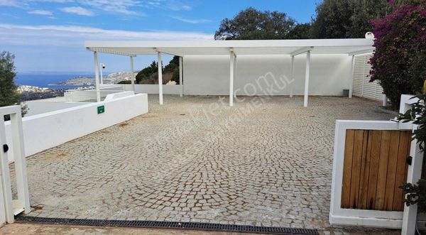 Yalıkavak'ta Rıchard Meıer İmzalı Özel Tasarım Malikane