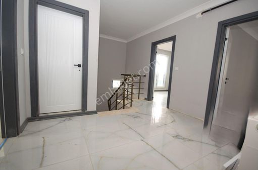 Çayırova İnönü,ragıp Demirkol Bulvarı Yanında 4+1 Bahçe Dubleksi