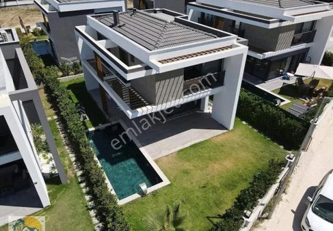 Kuşadası Güzelçamlı'da Denize Yakın 4+1 Müstakil Villa