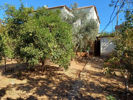 Stop’tan Eldirek Satılık 2 Kat Ev Ve Arazi