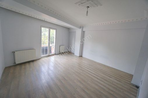 Meral R1573 Yeni Kapalı Otopark Asansörlü Köşe Binada 3+1