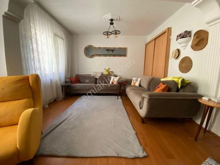 Karabağlar Yeşilyurt Vatan Mah.de 2+1 90m2 Dgazlı Ayrı Mutfak Satılık Daire