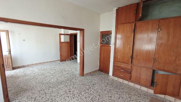 Beyazlar Mahlesinde 2+1 Göbek Kat Daire