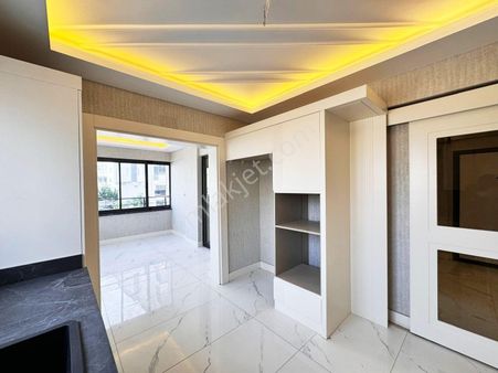 Karacaahmet'te Az Katlı Cephe Seçenekleriyle Ultra Lüx 2+1 Daire