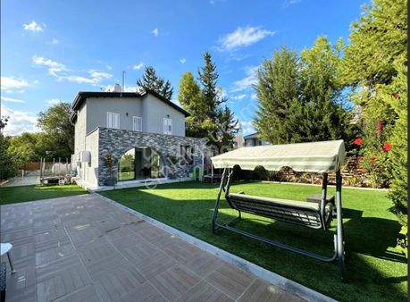 Girne Alsancak'ta Muhteşem Doğa Manzaralı, Özel Havuzlu Satılık 4+1 Villa !!