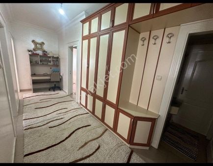 Güvenevler De Satılık 3+1 Bakimli Daire