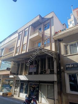 Çarşı Merkezde Komple Satılık Mülk