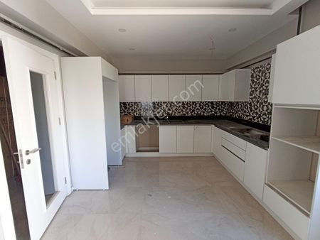 Turgut Özal Bulvarına Yakın 4+1 Ebeveyn Banyolu Giyinme Odalı Lüks Daire