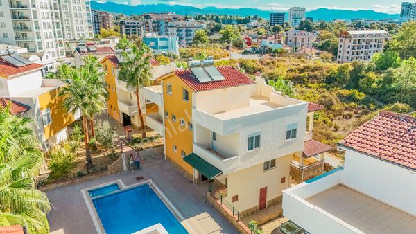 Alanya Avsallar 3+1 250m2 Site İçi Özel Bahçeli Villa
