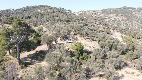 Orhanlı'da Satılık Tek Tapu 3.725 M2 Manzaralı Elektrik Suyu Olan Bahçe