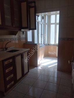 Ümraniye Yamanevler Metro Yürüme Mesafesi Temiz Daire 2.kat Bekara Verilir