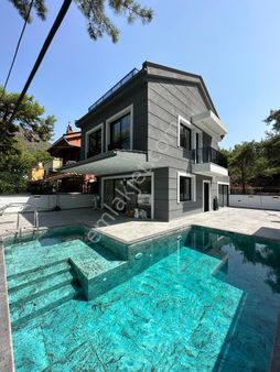 Selda Kozalı'dan Marmaris Aktaş 'da Tam Müstakil Havuzlu Restore Edilmiş Satılık Villa