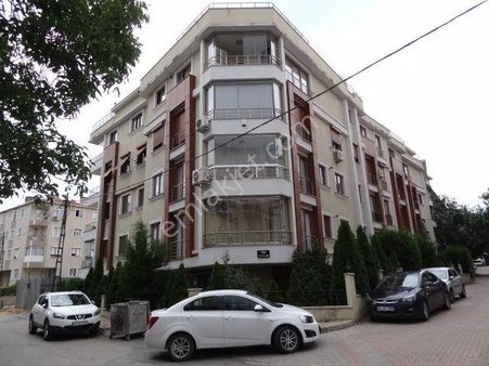Altıntepe Genç Apt.garajlı Kombili Satılık Lüks Giriş Daire 1+1