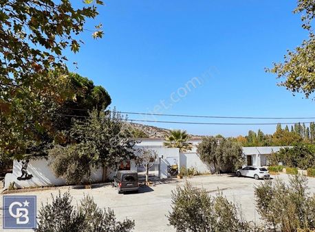 Selçuk Meryem Ana Caddesi'nde Yatırımlık Arsa