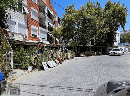 Ayvalık Sarmısaklı'da Minibüs Caddesinde 30m2 Satılık Dükkan